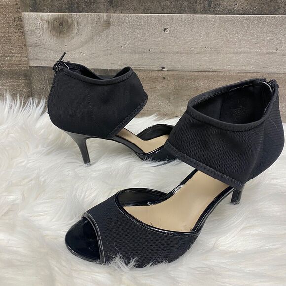 Nine West Women’s Garofalo Peep Toe Hooded Heel Pump Size 9 Black Elastic Zip Up - Picture 4 of 8